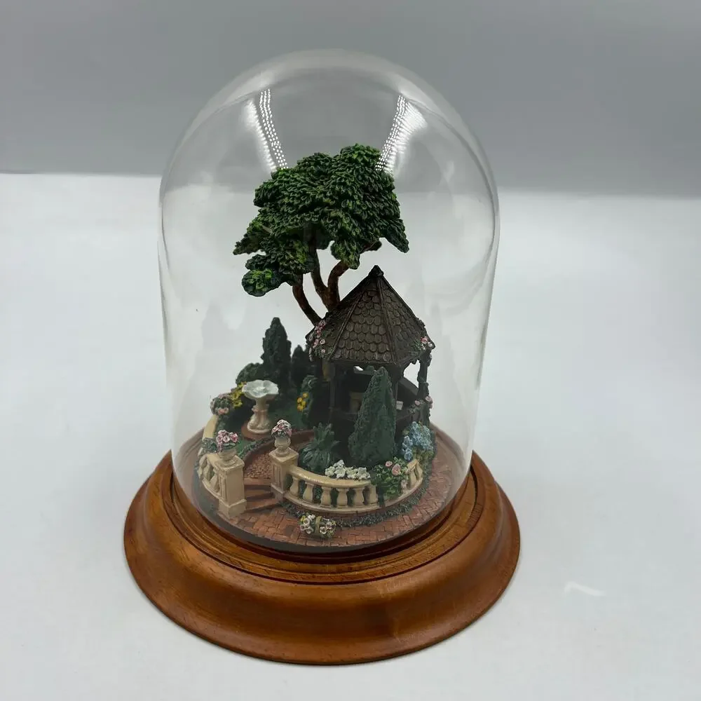 Vintage 1988 Franklin Mint Princess Victoria's Dream Garden by Barry Shiraishi‎